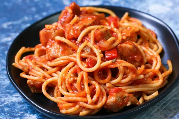 Espaguetis con chuletas de cerdo